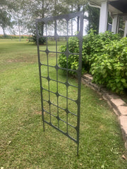 Metal yard trellis
